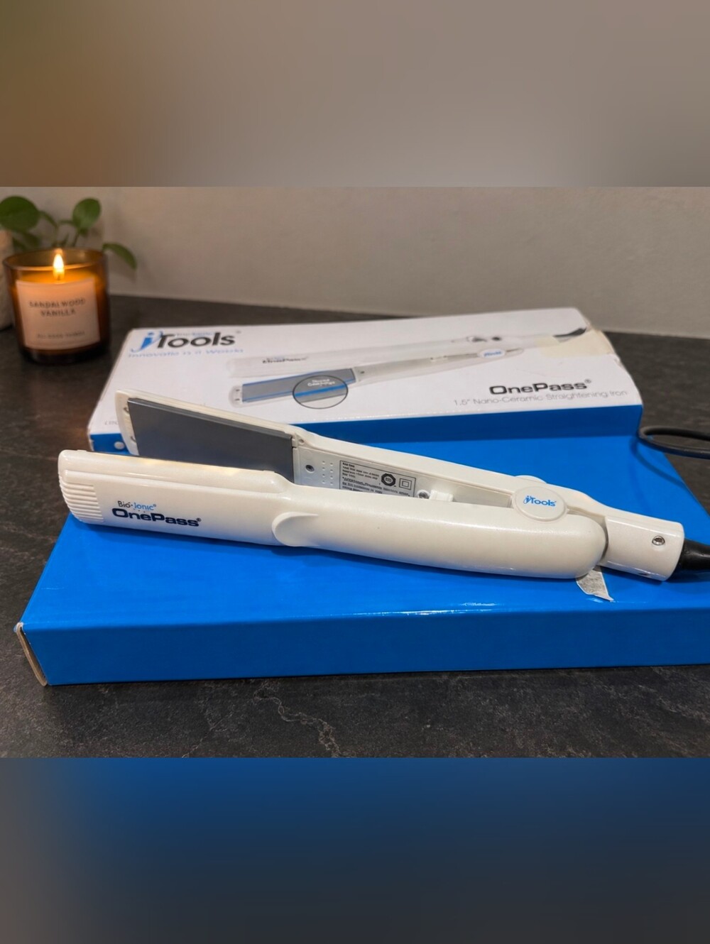 Bio Ionic OnePass 1.5" Nano Ceramic Flat Iron Pearl White w/ Original Box